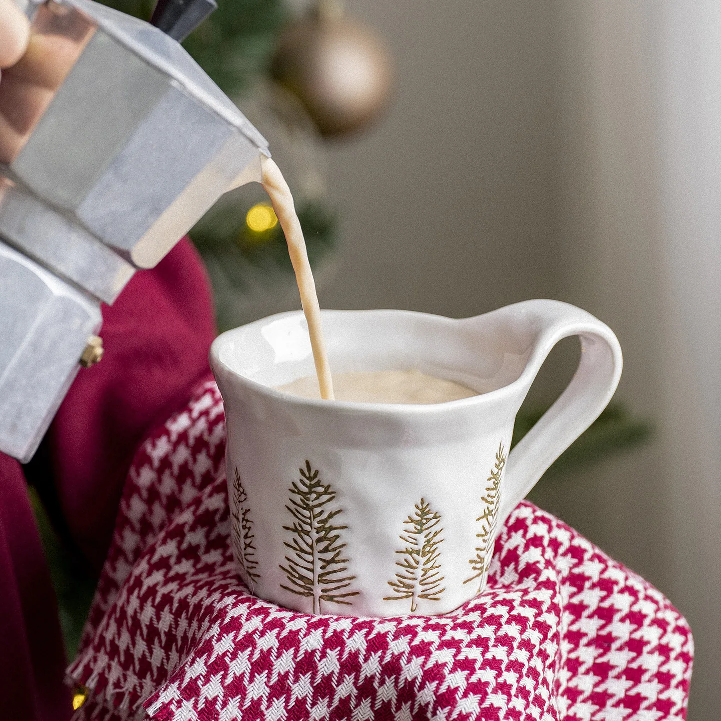 White tree-pattern Christmas ceramic mug