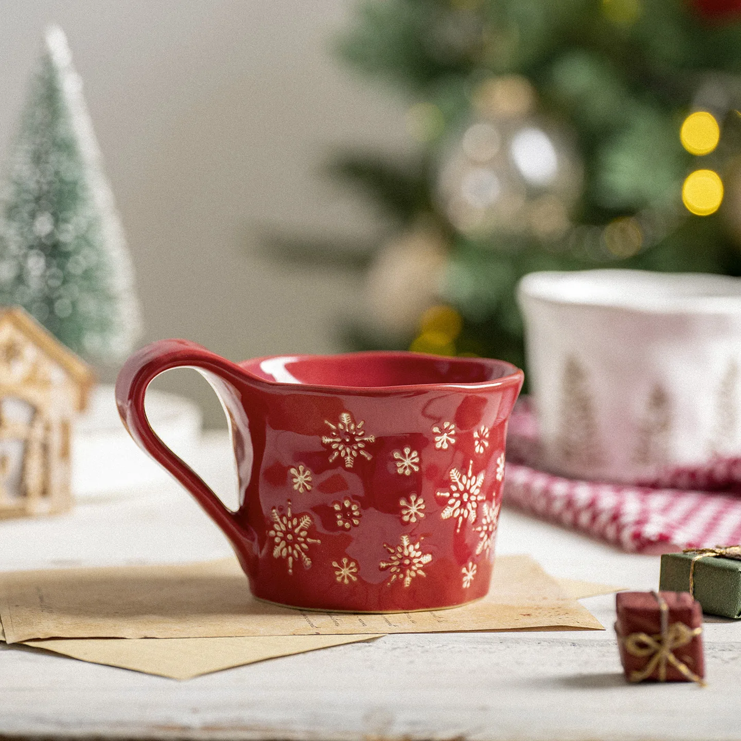 Red snowflake Christmas ceramic mug