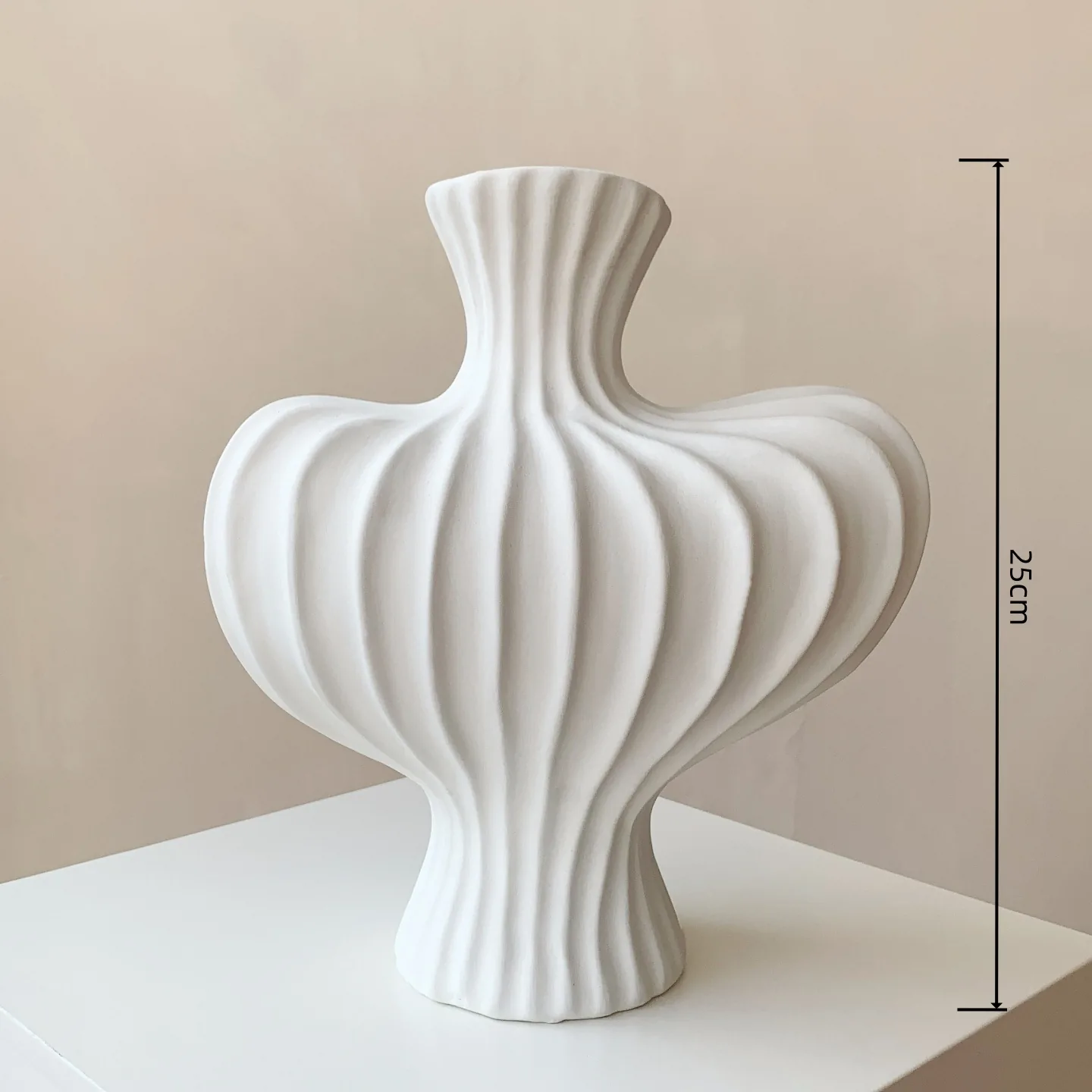 Large white ribbed ceramic vase with 25 cm height